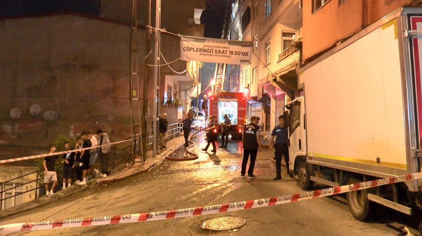 Beyoğlu’nda binada patlama! Mahalle halkı sokağa döküldü - Resim : 2