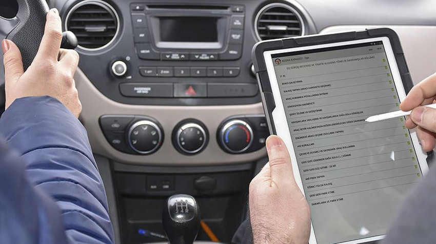 Pes dedirten kopya düzeneği! Ehliyet sınavlarında bunları yapanlara ağır cezalar geliyor - Resim : 2