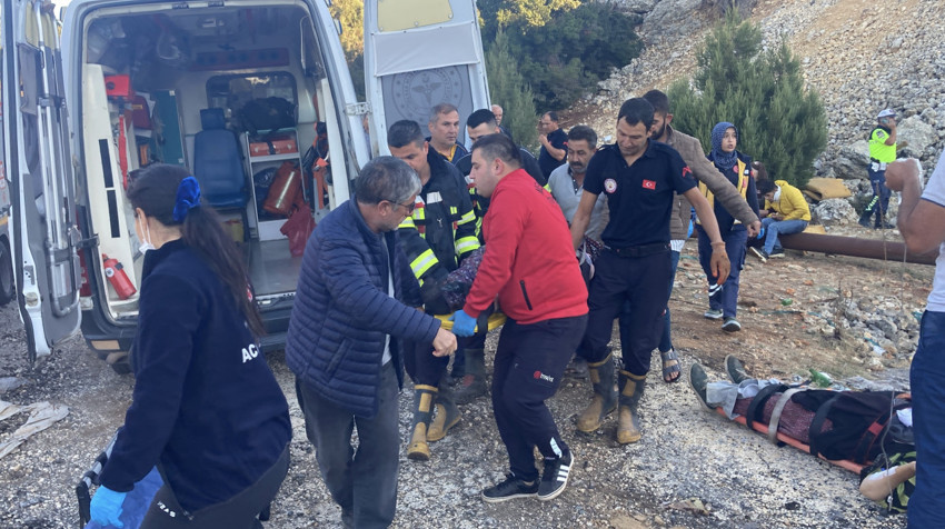 Mersin'de katliam gibi kaza! İşçi servisi şarampole devrildi: 5 ölü, 14 yaralı - Resim : 2