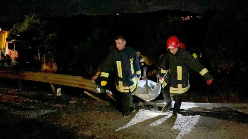 Konya'da feci kaza! Kamyon devrildi: 2 ölü, 1 yaralı - Resim : 2