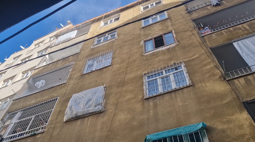 Diyarbakır'da 5 katlı apartmanda yangın! 13 kişi dumandan etkilendi - Resim : 1