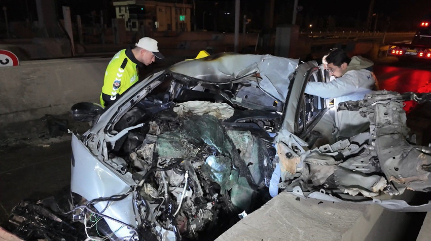 Tuzla'da otomobil gişelere saplandı: Genç doktor hayatını kaybetti! - Resim : 2