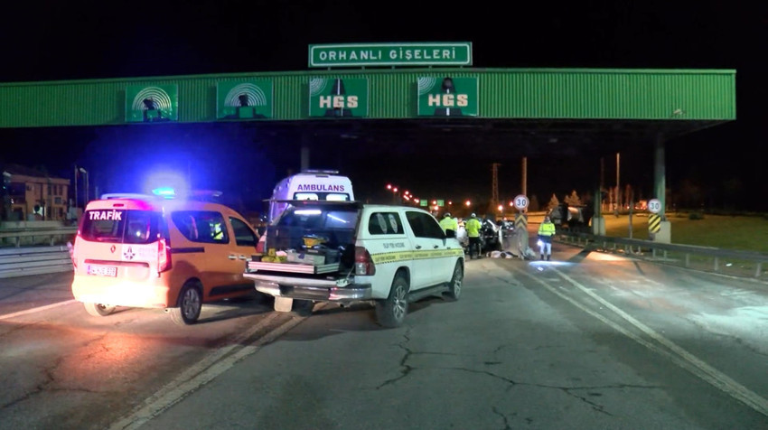 Tuzla'da otomobil gişelere saplandı: Genç doktor hayatını kaybetti! - Resim : 3