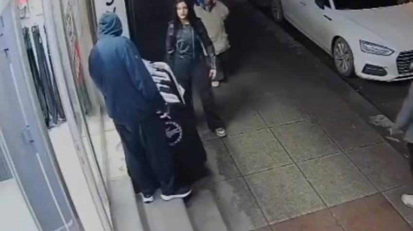 Sultangazi'de mağaza önlerinden kıyafet hırsızlığı: O anlar kamerada - Resim : 2