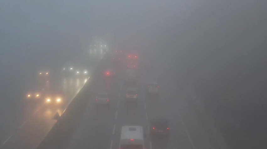 İstanbul'da yağmur ve sis etkili oldu; trafik kilitlendi - Resim : 2