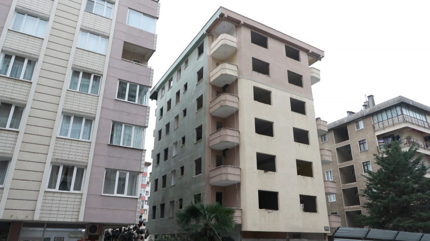 Kadıköy'de korkunç olay: Kağıt toplayıcısı metruk binanın asansör boşluğunda ceset buldu - Resim : 1