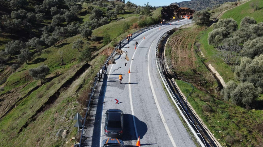 Aydın'da toprak kayması; kara yolu kısmen çöktü - Resim : 1