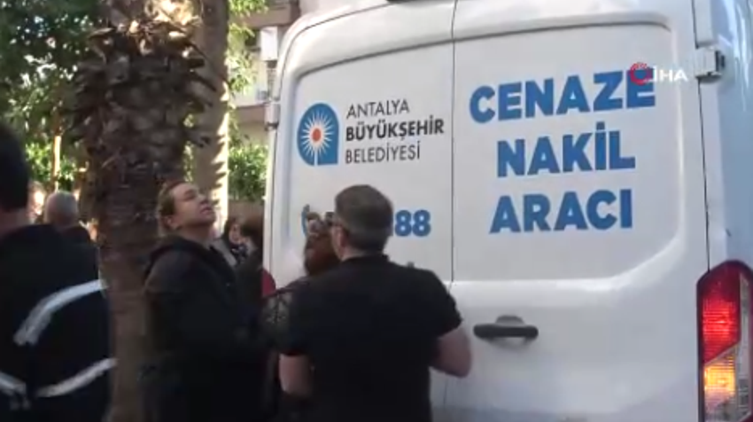 Antalya'da çifte ölüm: Yanındaki kadını öldürüp aynı silahla intihar etti - Resim : 1