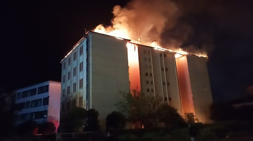 Aydın’da fen lisesi pansiyonunda yangın: 46 öğrenci tahliye edildi - Resim : 1