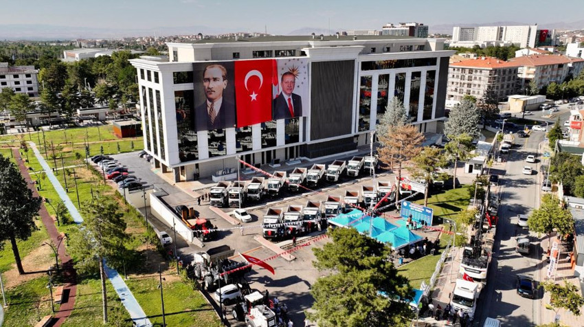 Yeşilyurt Belediyesi 31 yeni iş makinesi aldı! Toplam değerleri 220 milyon TL - Resim : 3