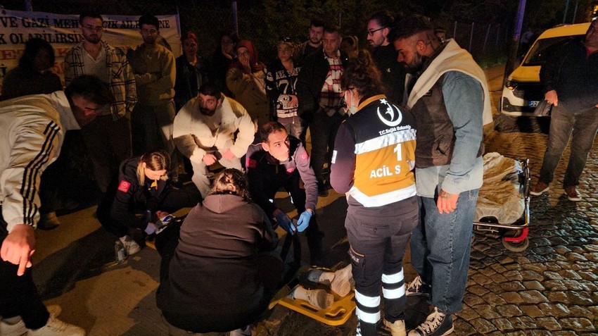 Edirne'de kaza! İki otomobil çarpıştı, ortalık savaş alanına döndü: 4 kişi yaralandı - Resim : 1