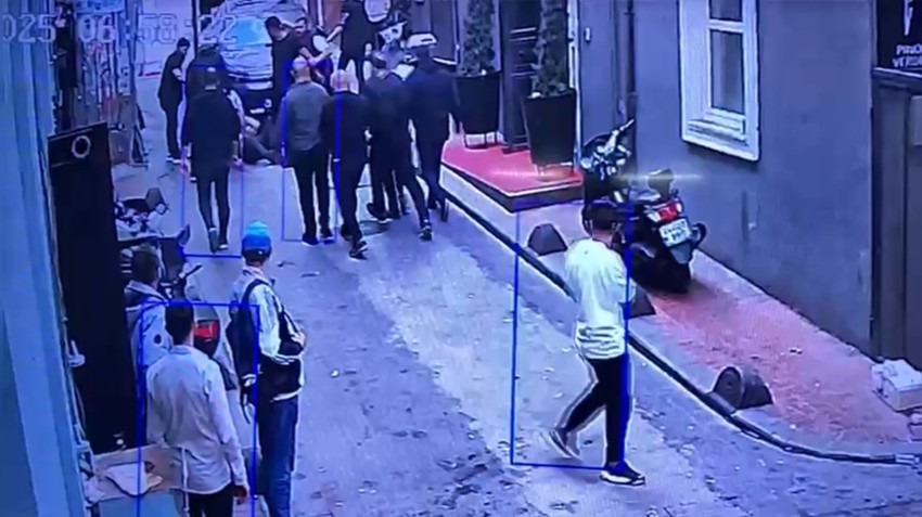 Eğlence mekanında beyzbol sopalı hesap kavgası: O anlar kamerada! - Resim : 2