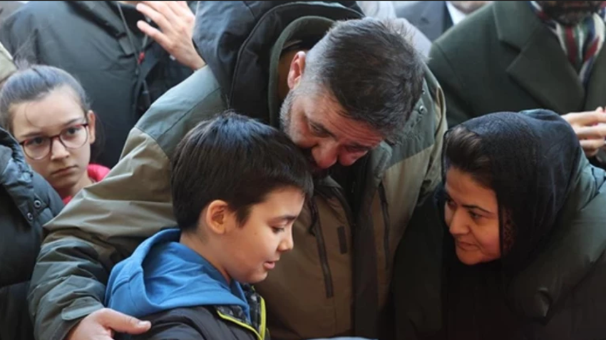 Öğrencisi tarafından katledilmişti! Fatma Nur öğretmen gözyaşlarıyla son yolculuğuna uğurlandı! Oğlunun vedası yürek yaktı - Resim : 2