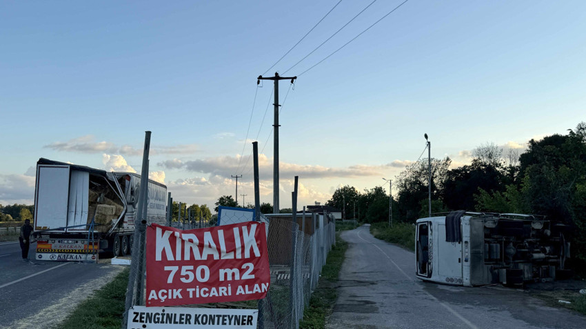 Sakarya'da saman yüklü TIR dehşeti! İşçi servisi devrildi, ortalık savaş alanına döndü! Çok sayıda yaralı var - Resim : 2