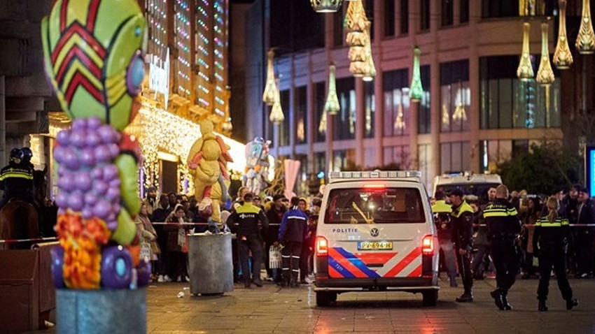 Hollanda'nın Lahey kentinde bıçaklı saldırı: Yaralılar var