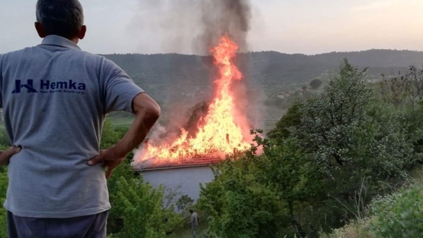 Gözleme yaparken evi yaktılar