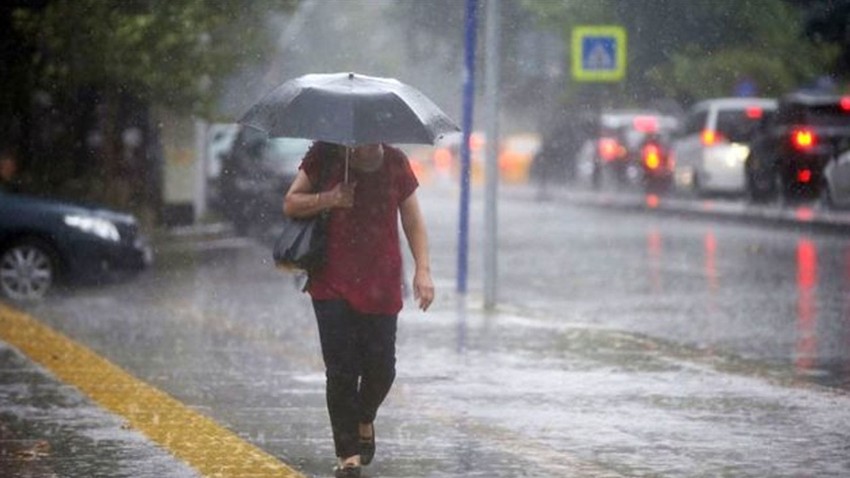 İstanbul'da beklenen sağanak yağış başladı!