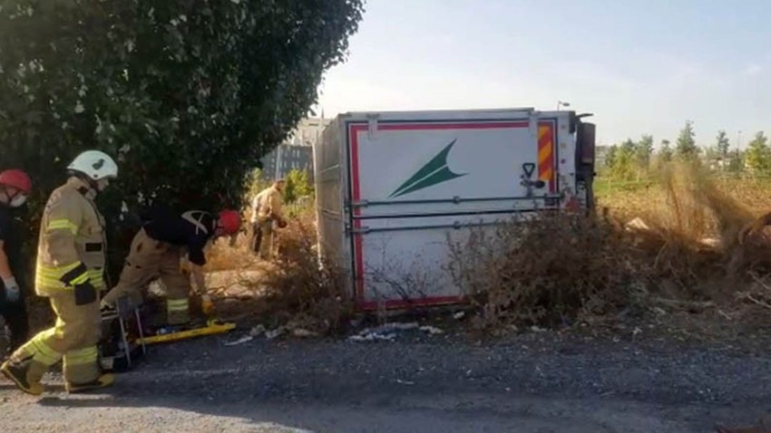 Freni boşalan kamyonetinin altında kaldı