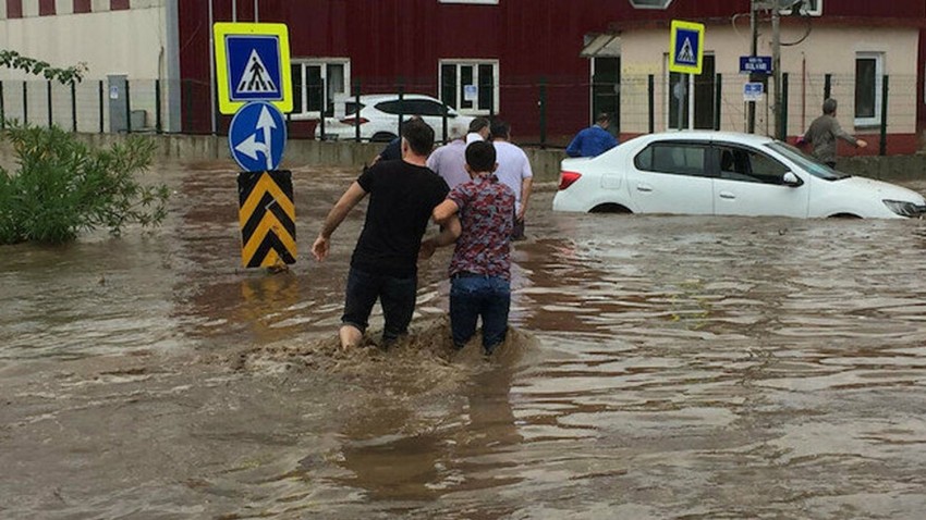 Samsun için kuvvetli yağış uyarısı! Sel ve su baskınlarına dikkat