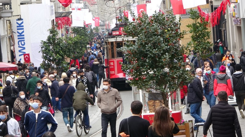 İstiklal Caddesi yoğunluktan yine kapatıldı!