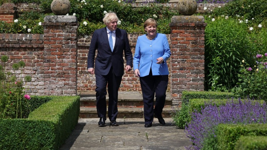 Merkel'den veda ziyaretleri başladı... Johnson ile görüştü