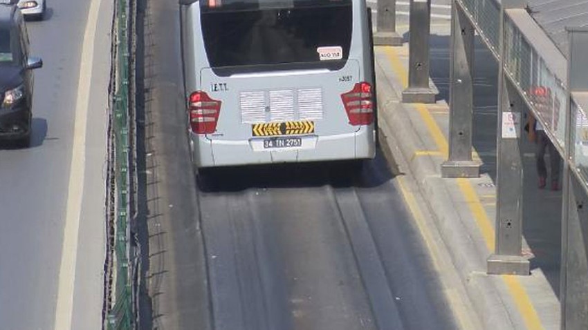 Asfalt eridi kardeşim! Metrobüs yolu aşırı sıcağa dayanmadı