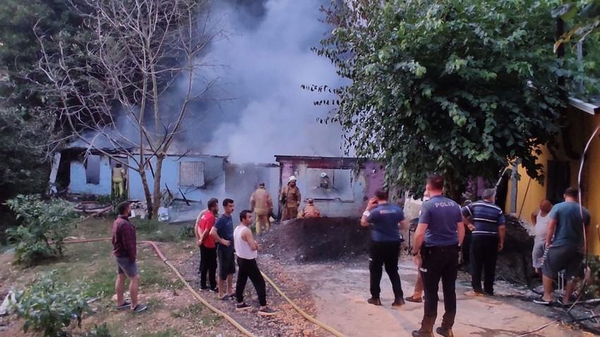 Sarıyer'de çıkan yangında iki gecekondu kül oldu