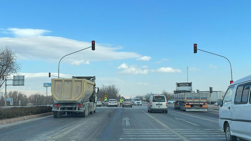 Konya'da kum fırtınası! Yollar trafiğe kapatıldı