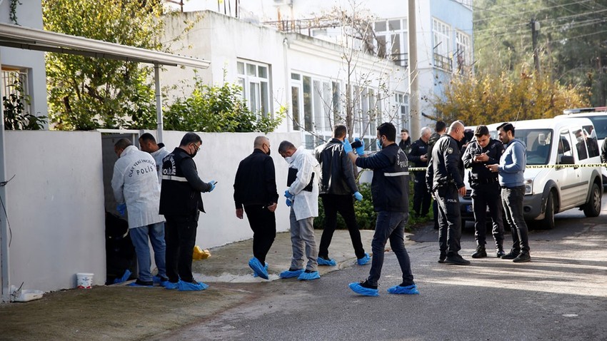 Kan donduran cinayet! Kars'tan Antalya'ya gelip, ablasını öldürdü