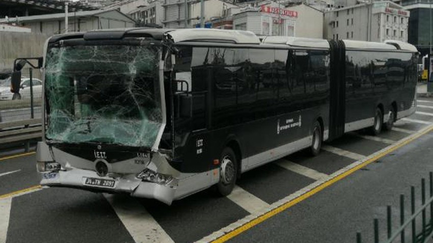 Esenyurt'ta metrobüs kazası; 7 yolcu yaralandı