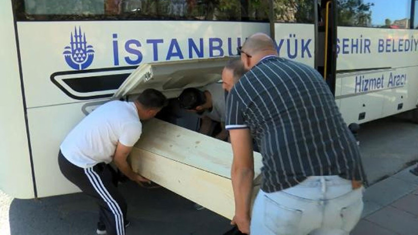 Yol kenarında 'cenaze taşıma' tartışması