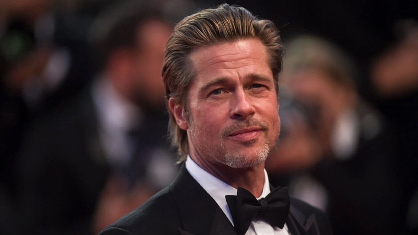 Brad Pitt'in kırmızı halı tarzı şoke etti! Diz üstü eteği sosyal medyada gündem oldu