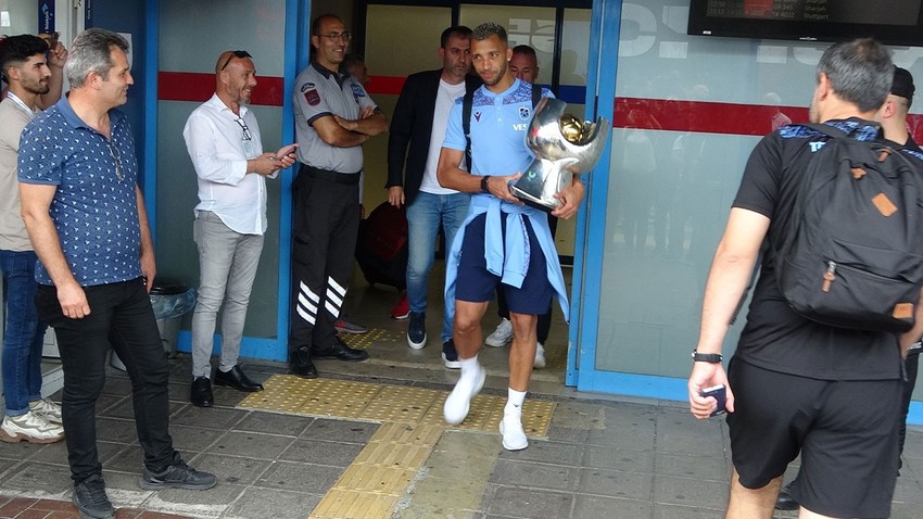 Trabzonspor Trabzon'a Süper Kupayla döndü