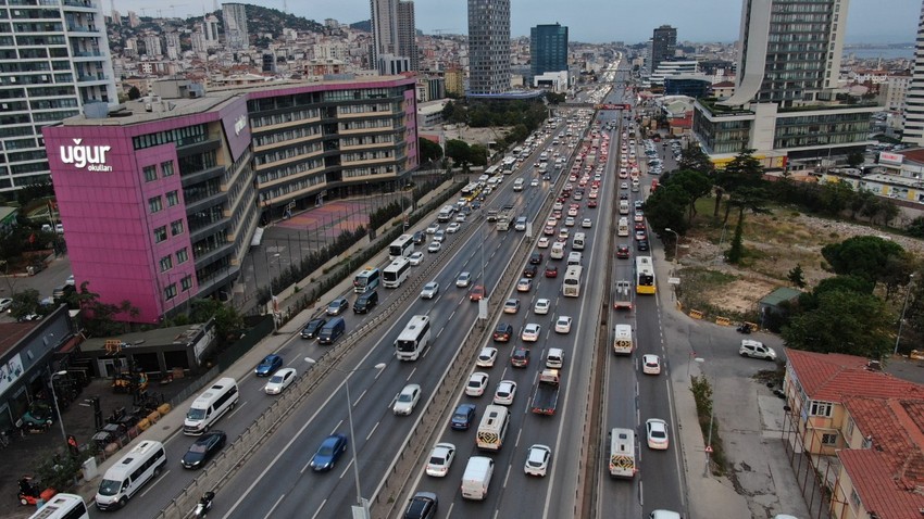 İş çıkışı kaza D-100 karayolunu felç etti! Kilometrelerce kuyruk oluştu