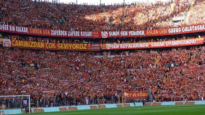 Beşiktaş - Galatasaray derbisinin tüm biletleri tükendi!