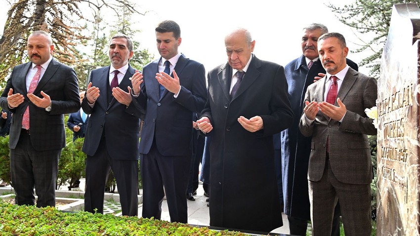 Bahçeli'den Alparslan Türkeş'in kabrine ziyaret