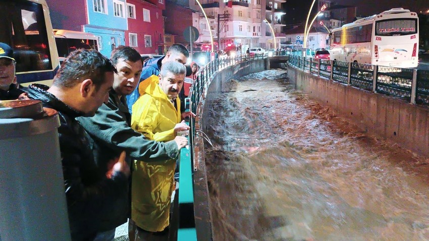 Çay taştı, kenti sel vurdu