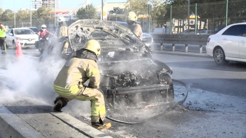 Yeni bakımdan aldığı otomobili 5 km sonra, bir anda alev topuna döndü!