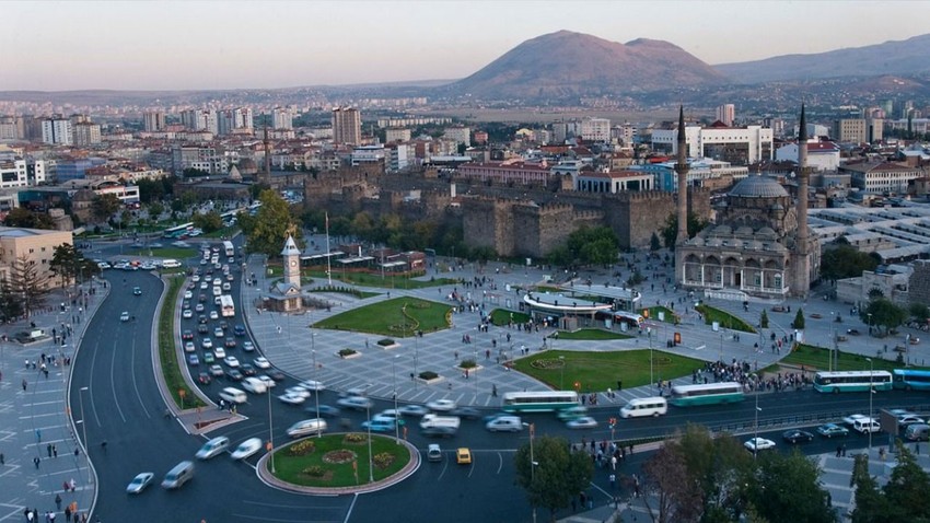 Kayseri’den son dakika müthiş bir haber geldi. Her tarafı saniyeler içerisinde kapladı. Haydi tüm Türkiye’ye hayırlı uğurlu olsun