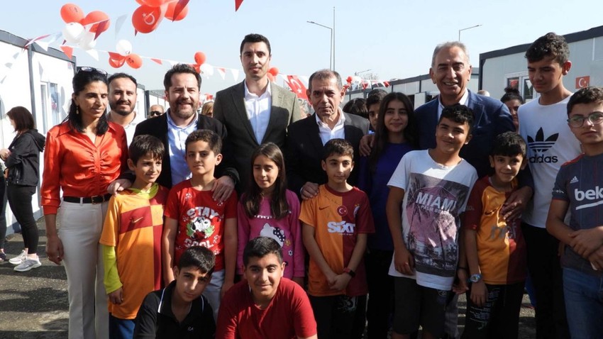 Galatasaray Başkanı Özbek ve Adnan Polat, deprem bölgesi Hatay’ı ziyaret etti! “Millet tamamıyla burada olan bitenleri unuttu"