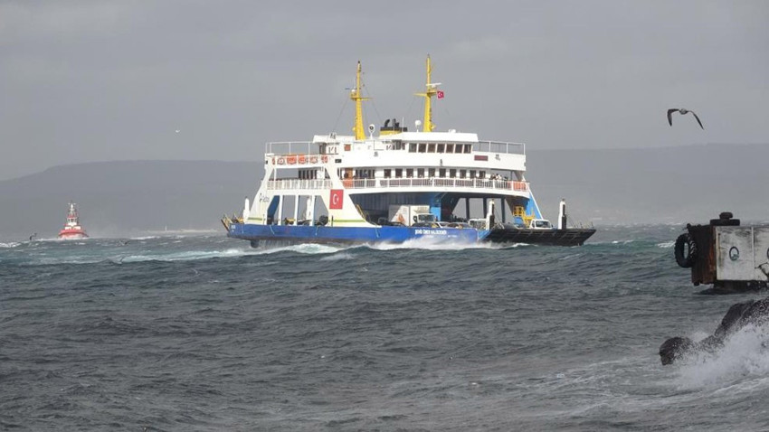 Çanakkale Boğazı'nda bütün feribot seferleri durduruldu