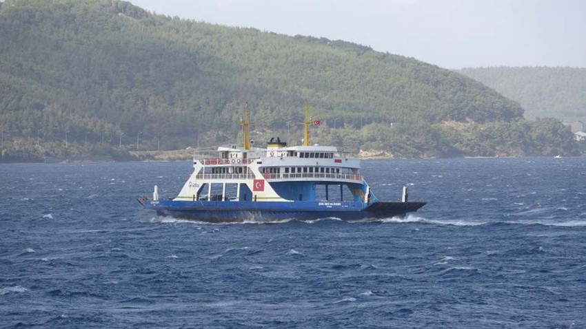 Fırtına seferleri etkiledi! Çanakkale Boğazı’nda feribot seferleri tekrar başladı