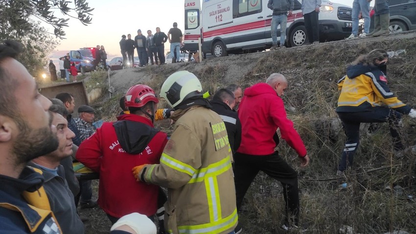 Balıkesir'de otomobille traktörün çarpıştığı kazada can pazarı yaşandı! 1 ölü 5 yaralı