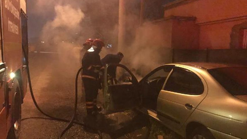 Sakarya'da üvey kardeş dehşeti! Aracı yakıp, kurşun yağdırdı