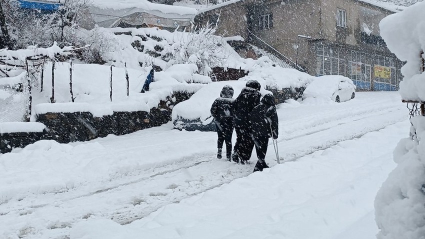 Şırnak'ta kardan kapanan köy yolları için ekipler harekete geçti!