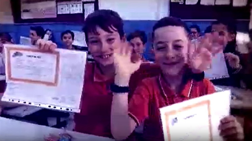 Megakent'te yüzbinlerce öğrenci karnelerini aldı