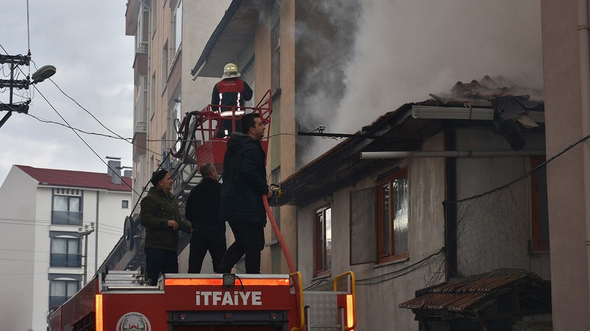 Alevler kısa sürede büyüdü, evde bulunan anne ile kızı faciayı yaşadı