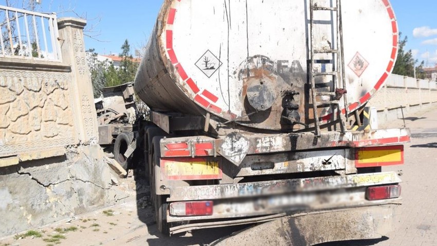 Şanlıurfa’da feci kaza! Yakıt tankeri otomobille çarpıştı! 1 ölü, 2 yaralı