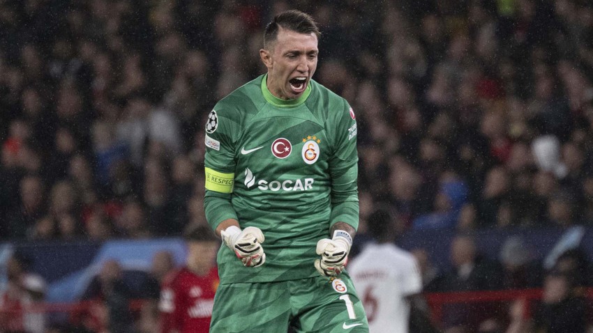 Galatasaray’ın yaşayan efsanesi Muslera yine tarihe geçecek! 5.kez dalya diyecek!