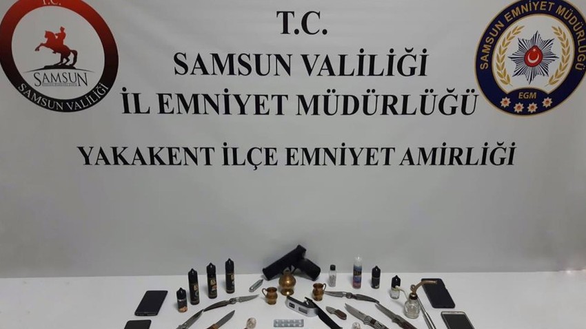 Samsun'da şüpheli araçta çok sayıda suç aleti ele geçirildi: 2 gözaltı